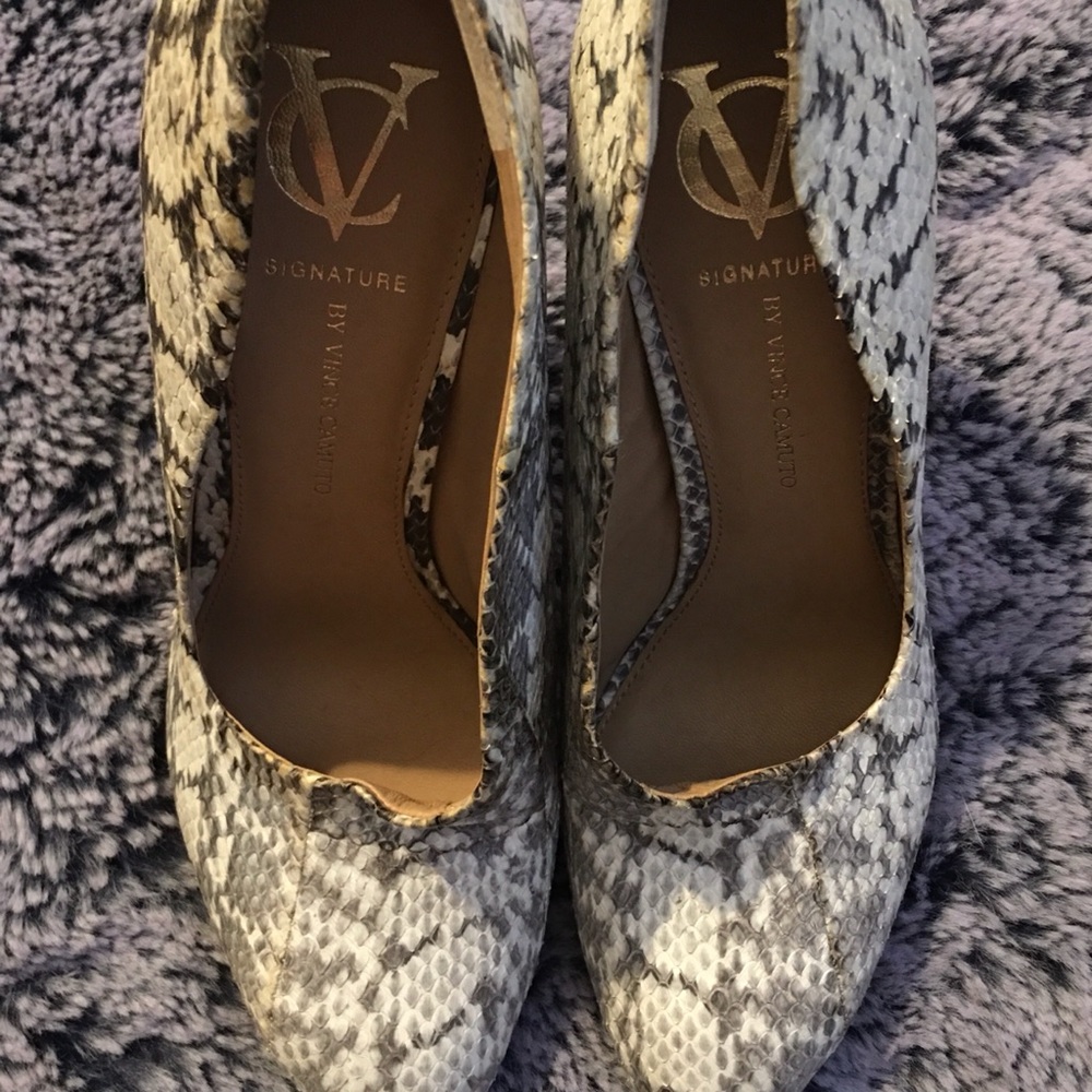 VINCE CAMUTO SNAKE PRINT HEELS